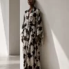 Black Petals Full Portrait 3D visualization-AI by Teresa Lubano and Daniel Echessa